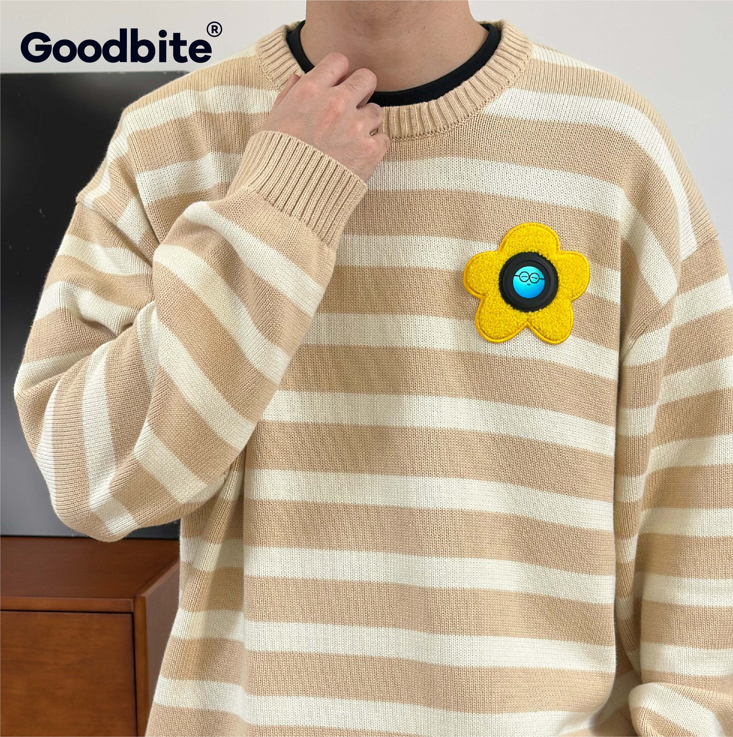 GOODBITE Dynamic Emoticon Display Striped Knitwear