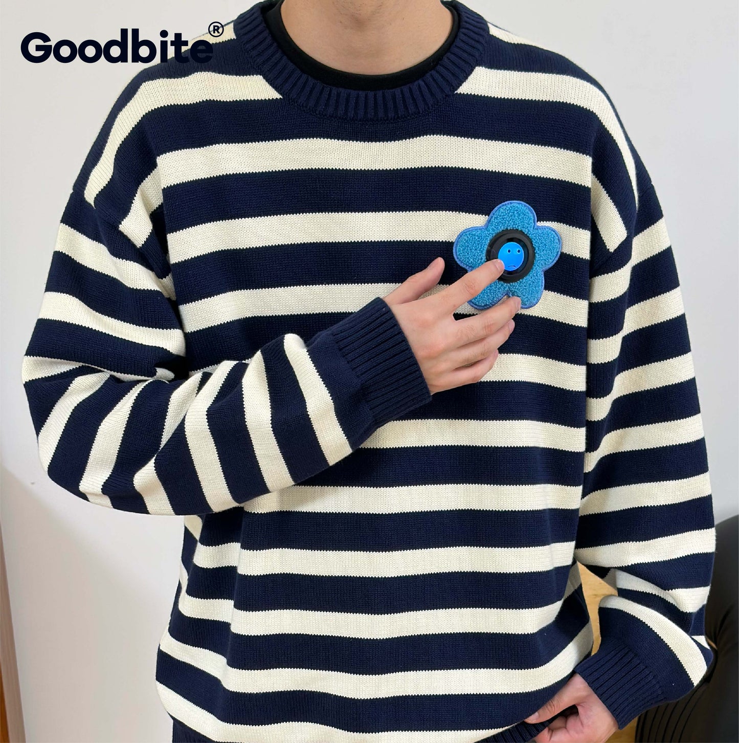 GOODBITE Dynamic Emoticon Display Striped Knitwear
